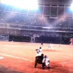 Hank Aaron - Atlanta Braves & Milwaukee Brewers . Vintage Picture . Hot Shot